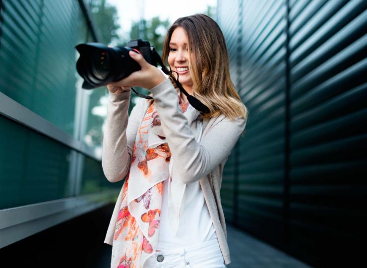 woman-is-a-professional-photographer-with-dslr-cam-B3XUS4E.jpg woman-is-a-professional-photographer-with-dslr-cam-B3XUS4E.jpg