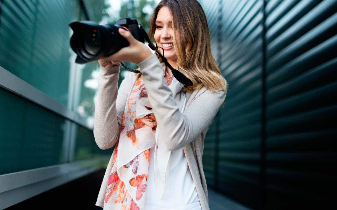 woman-is-a-professional-photographer-with-dslr-cam-B3XUS4E.jpg woman-is-a-professional-photographer-with-dslr-cam-B3XUS4E.jpg